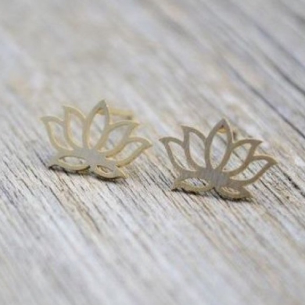 💐NWT Lotus Flower Earrings/Studs